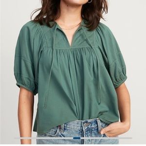 Old Navy puff sleeve split neck quilted swing top